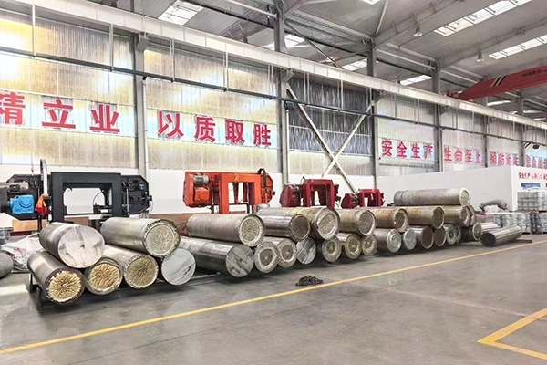 Vacuum furnace melting into titanium ingots